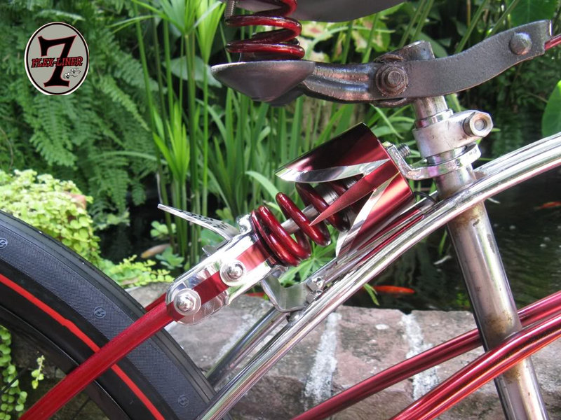 This is a 1960s Spaceliner frame with a custom TwinFlex-inspired suspension. Sensing a theme here?